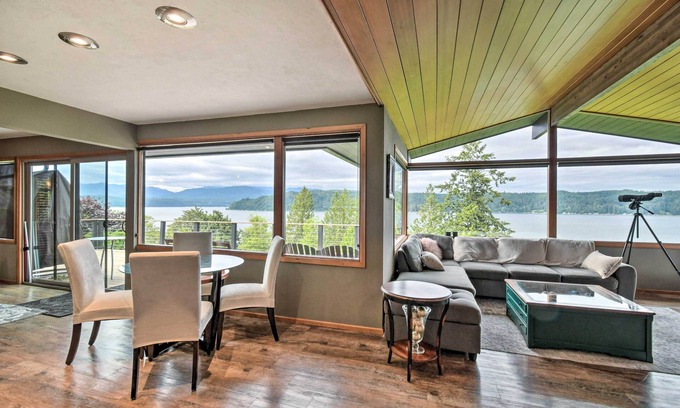Union Maison | Bright & Airy Home w/ Sweeping View + Hot Tub