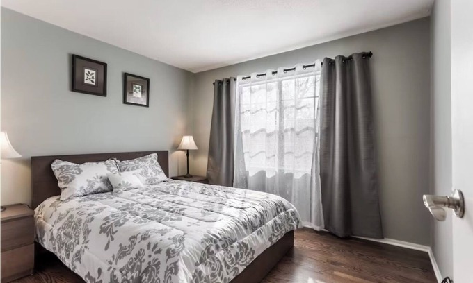 Central Oklahoma City Appartement | Deck the Halls in This 4BR OKC Holiday Escape