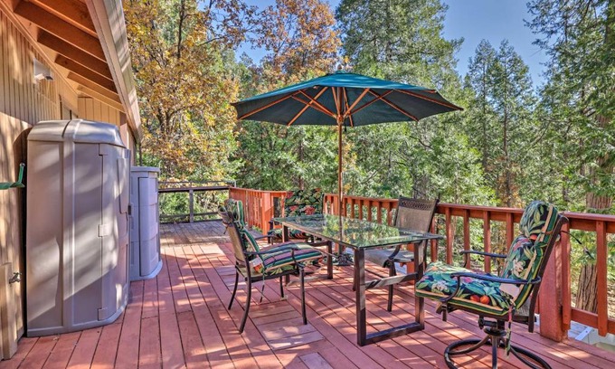 Twain Harte Maison | Deck with Forest Views Quiet Twain Harte Cabin!