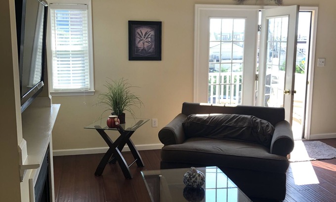 North End Copropriété | Decks located off living room and bedrooms