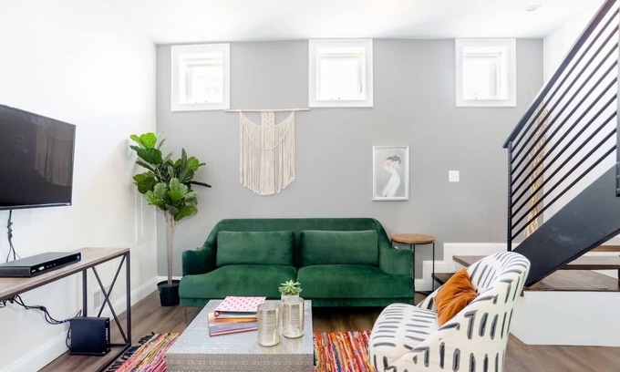 Le Droit Park Maison | Decompress in the Zen Surroundings of a Cozy Carriage House