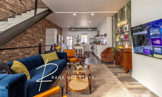 Pittsburgh Maison | Dedicated Parking | 2 King Beds | Arcade | BBQ