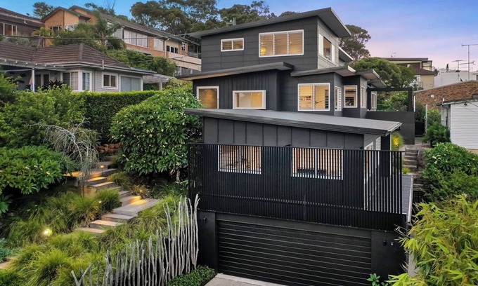 Dee Why Maison | Dee Why Luxury Family Home Sunrise to Sunset views.