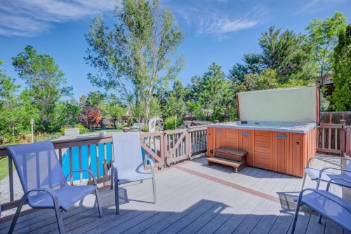 Briargate Maison | Deep Blue Spacious Escape w Hot Tub & Playground