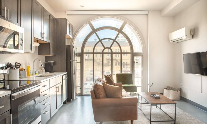 Westown Appartement | Deer District Studio Apt JC5 - One Block from Fiserv and Baird
