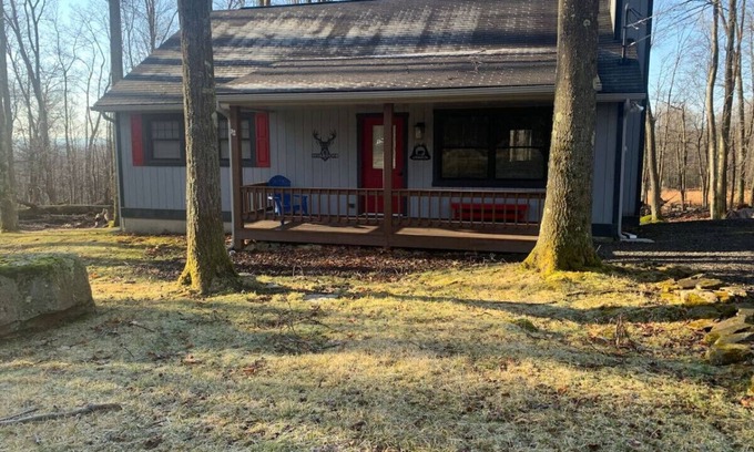 Terra Alta Cabine | Deer Ridge-relax in nature with your fur baby