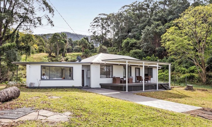 Kembla Grange Autre | "Deer Valley" Large Farmhouse in Illawarra with lake and ocean views on 50 acres