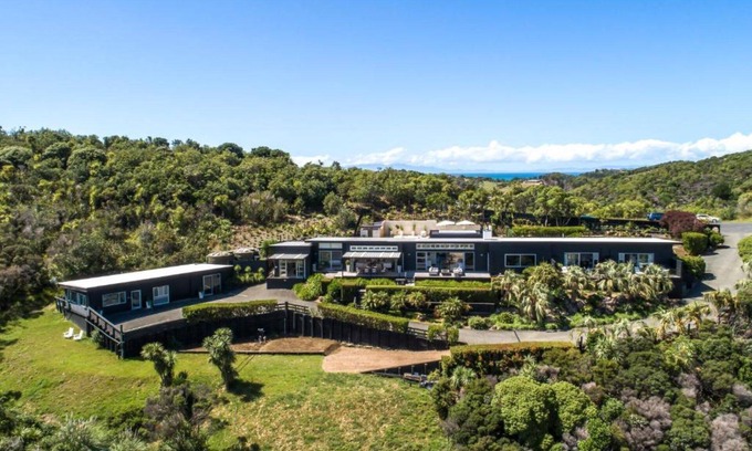 Matiatia Bay Appartement | Delamore Cove Summary