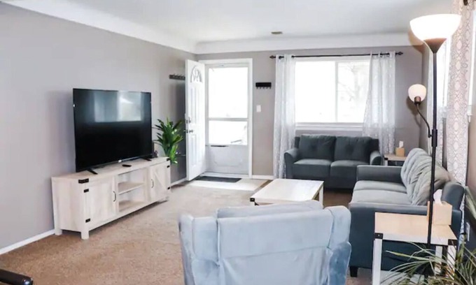 Allen Park Maison | Delightful 2 bedroom ranch fully furnished!