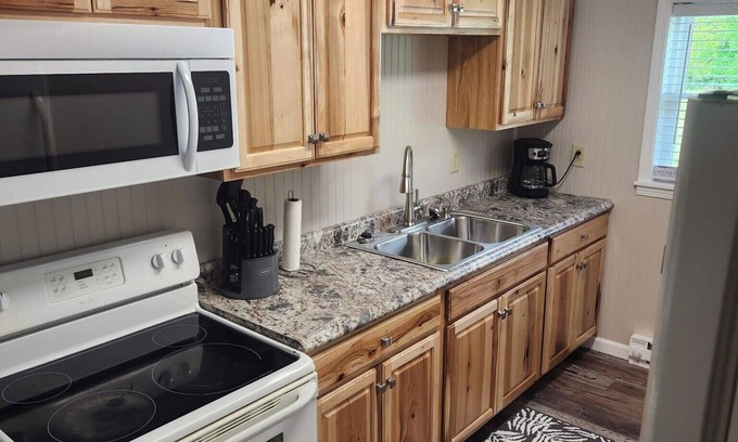 Woodbine Appartement | Delightful 2-bedroom apartment with AC in Rockholds. It's a true retreat!