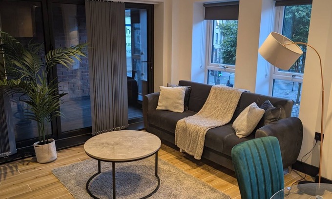 North Finchley Maison | Delightful 2BR Flat | 12mins to Woodside Park | ST