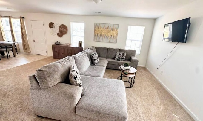 Greensboro Maison | Delightful 4-bedroom house near NC A&T
