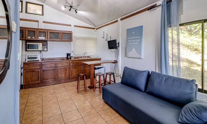 Santa Eulalia Maison | Charmante cabane à Atenas, avec terrasse, vue sur le jardin et piscine partagée!