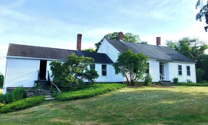 Lyndeborough Maison | Delightful Classic Farmhouse With Gorgeous Views