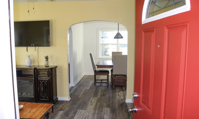 DeLand Maison | Delightful DeLand - The Finest 2 Bedroom Downtown 1 Mile