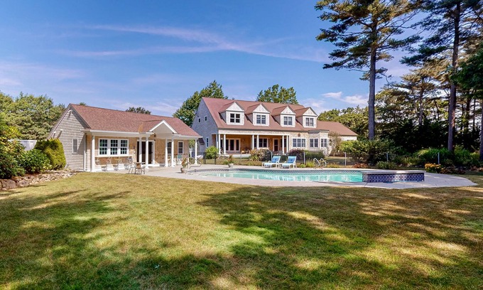 Sagamore Maison | Delightful escape with private pool, horseshoe pit, home gym, fast WiFi & grill