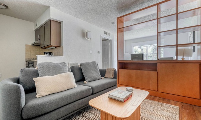 Gateway Appartement | Delightful Gateway Studio w/ Gym, Pool, nr Stadium, by Blueground