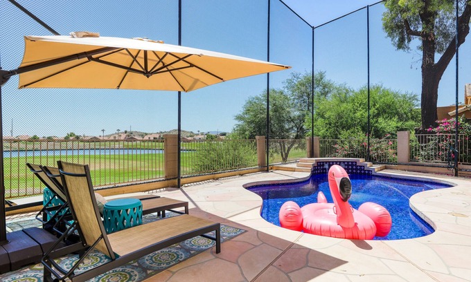 Foothills Maison | Delightful golf escape with pool, lawn games, pool table, fast WiFi & central AC