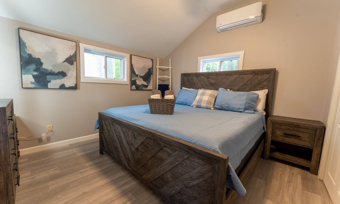 Alton Bay Cabine | Delightful Lake View Cabin in Alton Bay Now featuring Lake Access, AC/ TV/ WiFi