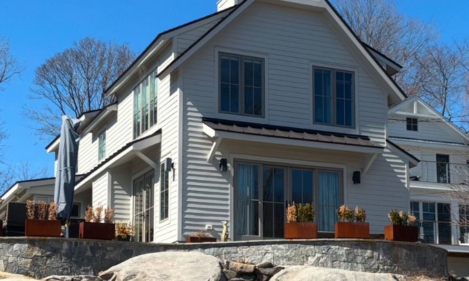 Rowayton Maison | Delightful Light-Filled Bungalow Walk To Beach And Rowayton Village