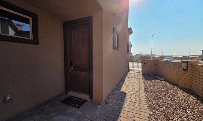 Pittmann Maison | Delightful own entrance 1b1b with AC in Henderson