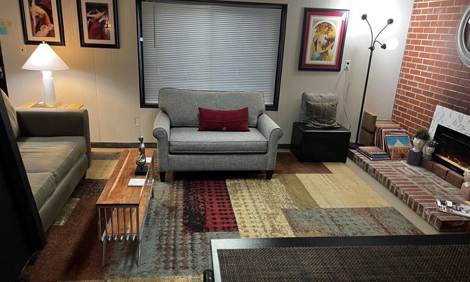 South Kansas City Appartement | JOLI APPARTEMENT DE PATIO DE NIVEAU INFÉRIEUR DANS LE SUD DU KC