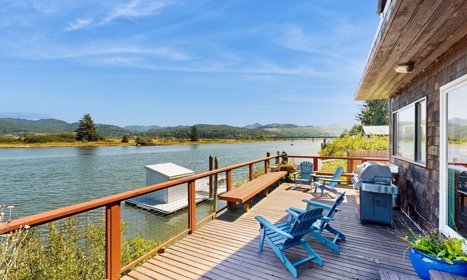 Nehalem Maison | Delightful Riverfront House with Deck, Gas Grill, Washer & Dryer