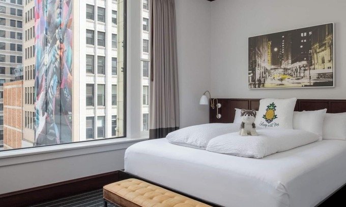 Downtown Chicago Hôtel | Delightful Room w/ Whimsical Decor & Modern Amenities Near Magnificent Mile