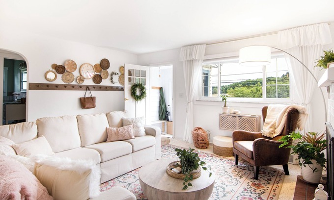 Saxonburg Maison | Delightful & Well Provisioned 3 Bedroom Home in Ideal Location