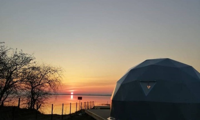 Miedzyzdroje Cabine | Delightfull Dome with Hot tub & sauna on the beach