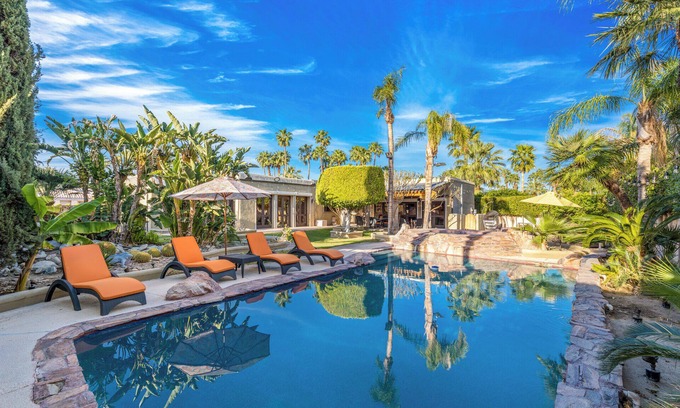 El Mirador Maison | Delightfully spacious 4BR estate w big pool, games, walk downtown