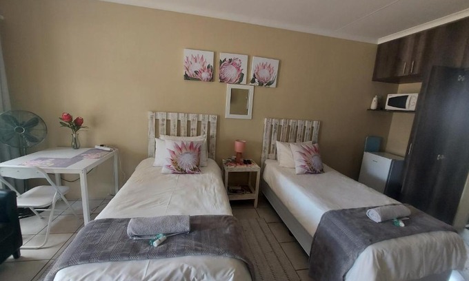 Flora Park Maison | DeLutz Overnight Accommodation Room 2