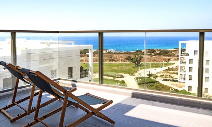 Nahariya Appartement | Deluxe 2 Bedroom Penthouse with Terrific Sea Views