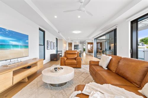 Wavell Heights Maison | Deluxe 4-Bed Home with Pool & Fire Pit