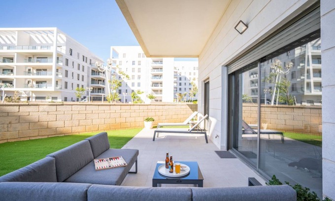 Nahariya Appartement | Deluxe Apartment in Achziv with Private Garden Area