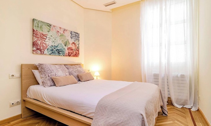 Castellana Appartement | Deluxe Apartment Velazquez Suites II