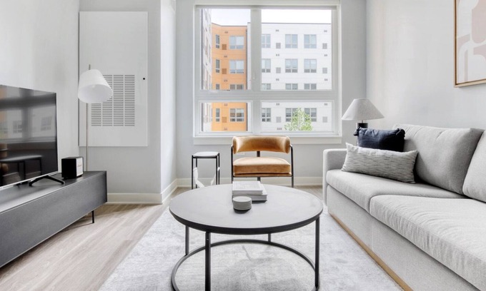 Arlington Heights Appartement | Deluxe Arlington Heights 1BR w/ Gym & W/D, near I-90, by Blueground