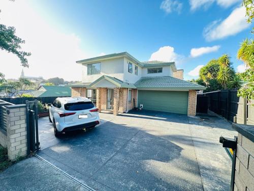 Goodwood Heights Maison | Deluxe Beauty House near Auckland Airport and City
