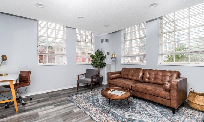 Thompson Square - Bunker Hill Appartement | Deluxe Charlestown 2BR w/ In-Unit W/D, close to Dining, by Blueground