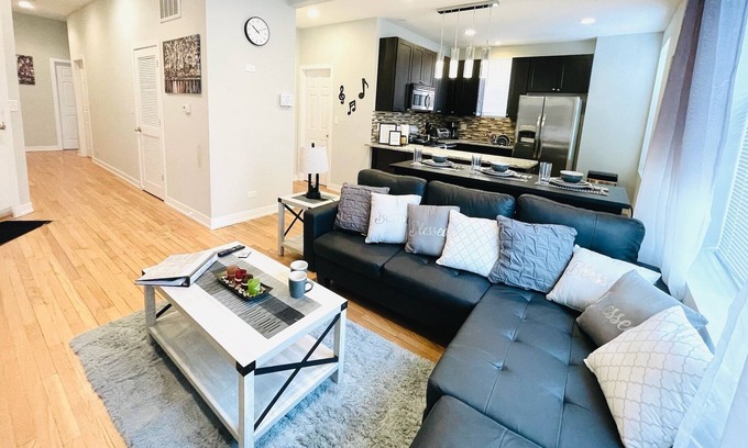 Tri-Taylor Appartement | Deluxe Den in Chicago