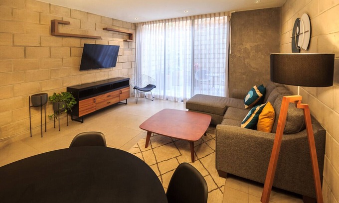 Downtown Guadalajara Appartement | Deluxe Double Apartment with Patio - 103