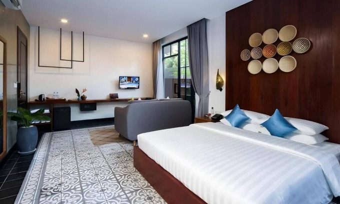 Wat Bo Area Maison | Deluxe Double Room with Patio or Balcony
