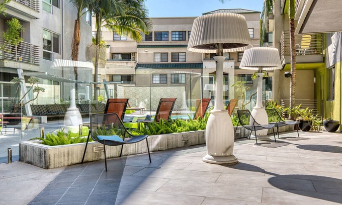 Little Tokyo Appartement | Deluxe Downtown 2BR w/ Pool, W/D & Gym, near 7th St Metro, by Blueground