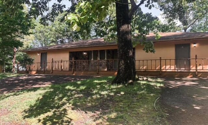 Golconda Maison | Four Bedroom Relaxing Bungalow w/ Two Full Kitchens!