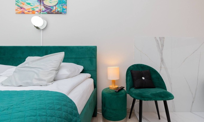 Pruszcz Gdanski Maison | Deluxe house 5 miles to an Old Town with double walk-in shower and Victorian tub