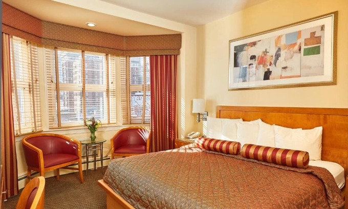 Gayborhood Hôtel | Deluxe King Charmer, The Alexander Inn, Historic City Escape