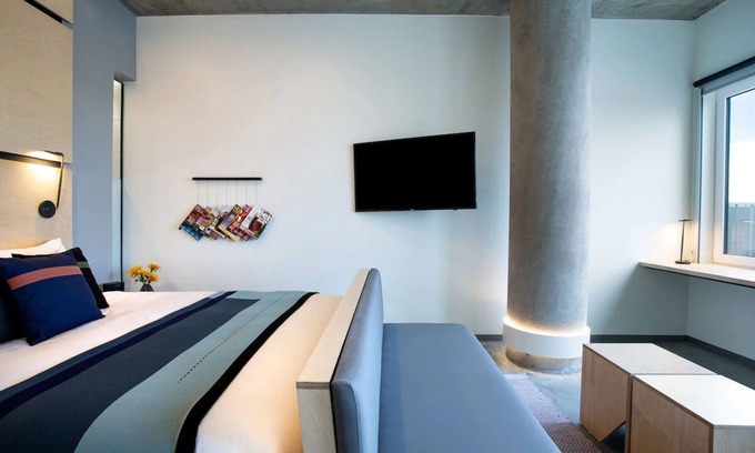 River North Art District Hôtel | Deluxe King Mountain View: The Source Hotel, Pool & Artisanal Sourdoughs