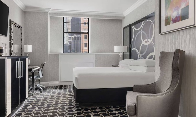 Theater District Hôtel | Deluxe King Room at The Muse New York