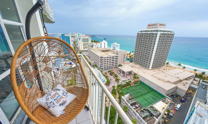 San Juan Appartement | Deluxe Ocean View Studio with Free Parking & Pool