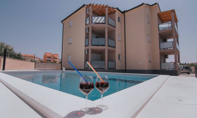 Zrce Appartement | Deluxe Pool Apartments for 16